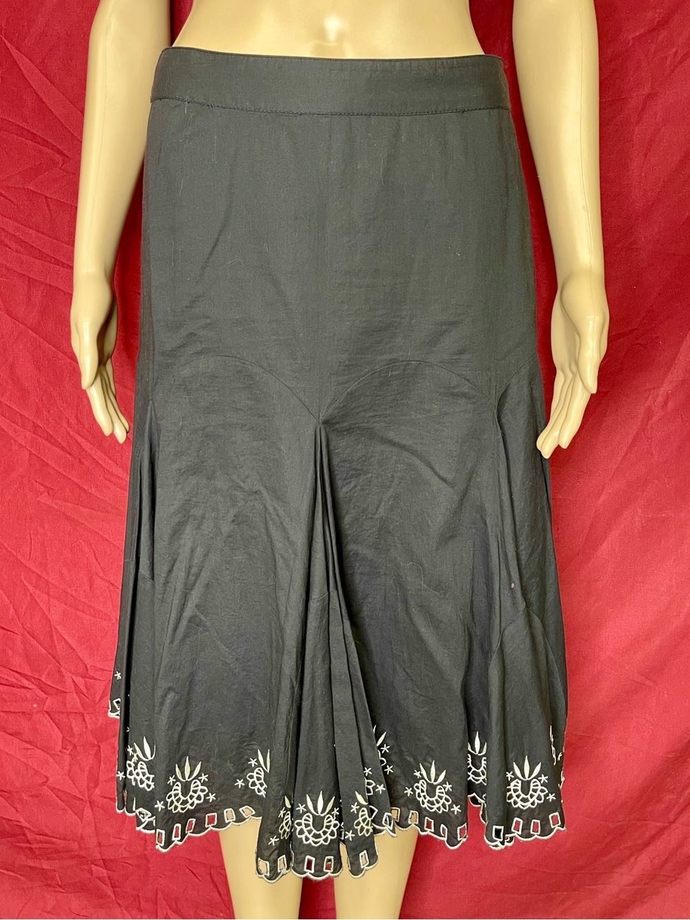Ted Baker London Black Embroidered Inverted Pleat Midi Skirt Size 2